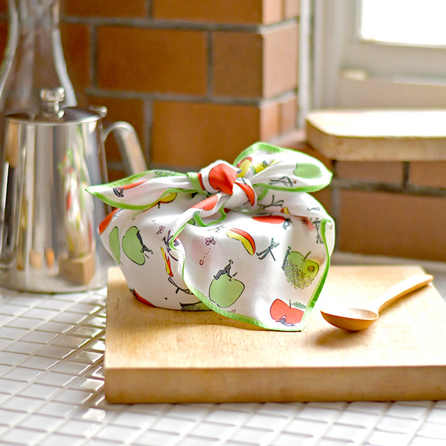 「バンダナ（1800円・税別／全3種）」（C）2015-2018 DMM GAMES/Nitroplus