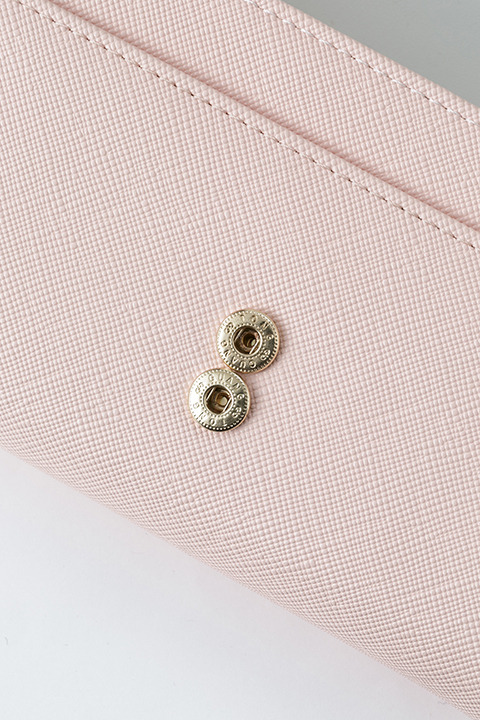 『サンリオ男子』コラボレーション 財布／7,800円(税別) 水野 祐 モデル(C)2015, 2018 SANRIO CO., LTD. APPROVAL NO.S584763 HP