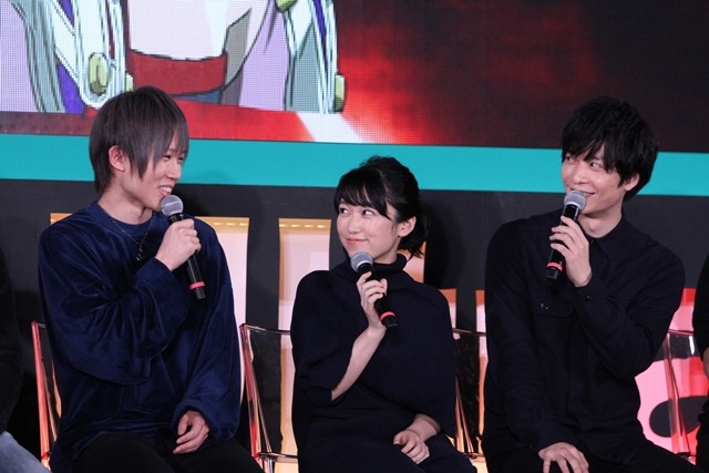 「フジテレビ アニメラインナップ発表会 2018」に登場した小松昌平、黒沢ともよ、梅原裕一郎