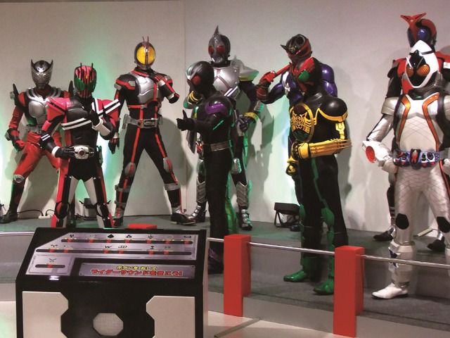 「仮面ライダーワールド」(C)石森プロ・テレビ朝日・ＡＤＫ・東映