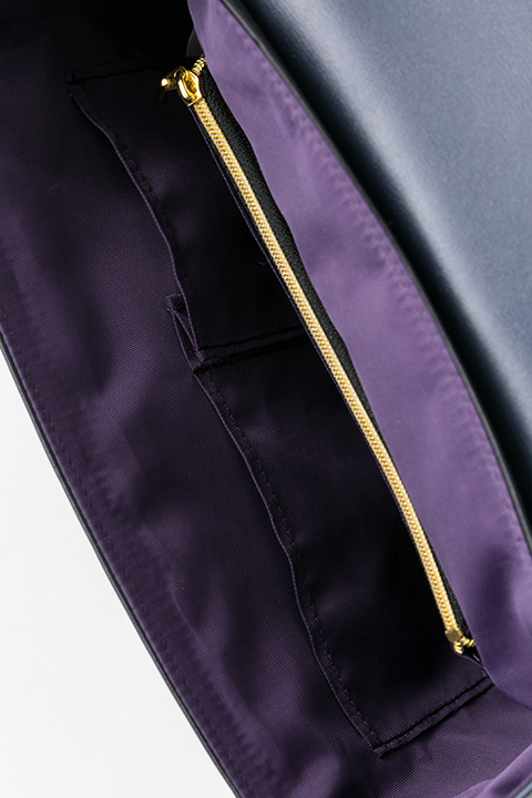 『刀剣乱舞-ONLINE-』コラボレーションバッグ 歌仙兼定 モデル 12,800円(税別)(C)2015-2018 DMM GAMES/Nitroplus