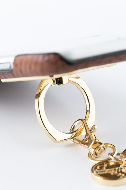 『進撃の巨人』コラボレーションアイテム エレン・イェーガー モデル スマートフォンケース 5,200円(税別)(C)諫山創・講談社／「進撃の巨人」製作委員会