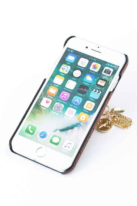 『進撃の巨人』コラボレーションアイテム エレン・イェーガー モデル スマートフォンケース 5,200円(税別)(C)諫山創・講談社／「進撃の巨人」製作委員会