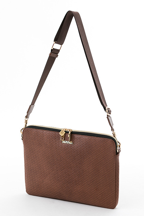 『進撃の巨人』コラボレーションアイテム エレン・イェーガー モデル パソコンケース 5,800円(税別)(C)諫山創・講談社／「進撃の巨人」製作委員会