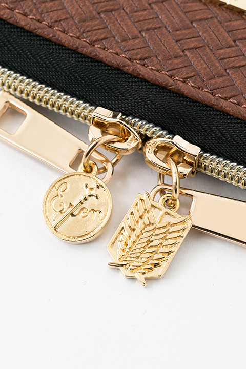 『進撃の巨人』コラボレーションアイテム エレン・イェーガー モデル パソコンケース 5,800円(税別)(C)諫山創・講談社／「進撃の巨人」製作委員会