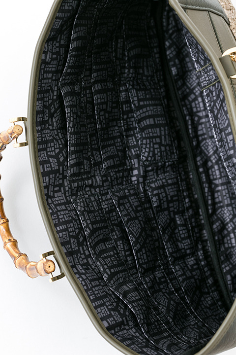 『進撃の巨人』コラボレーションアイテム リヴァイ モデル バッグ 15,800円(税別)(C)諫山創・講談社／「進撃の巨人」製作委員会