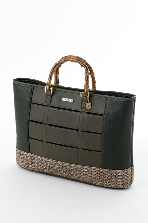 『進撃の巨人』コラボレーションアイテム リヴァイ モデル バッグ 15,800円(税別)(C)諫山創・講談社／「進撃の巨人」製作委員会