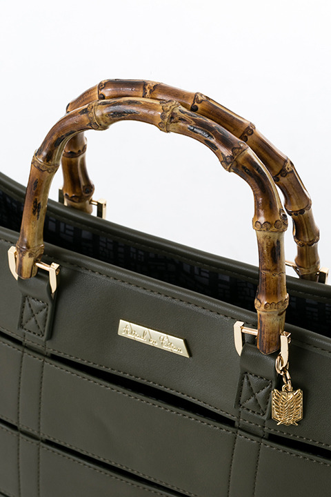 『進撃の巨人』コラボレーションアイテム リヴァイ モデル バッグ 15,800円(税別)(C)諫山創・講談社／「進撃の巨人」製作委員会