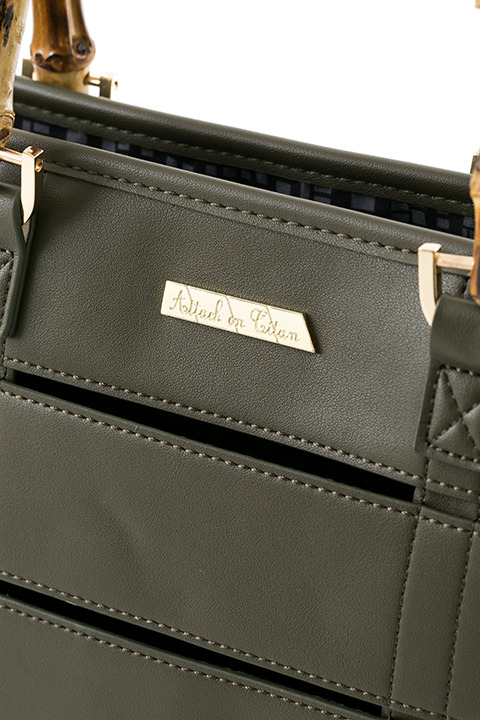 『進撃の巨人』コラボレーションアイテム リヴァイ モデル バッグ 15,800円(税別)(C)諫山創・講談社／「進撃の巨人」製作委員会