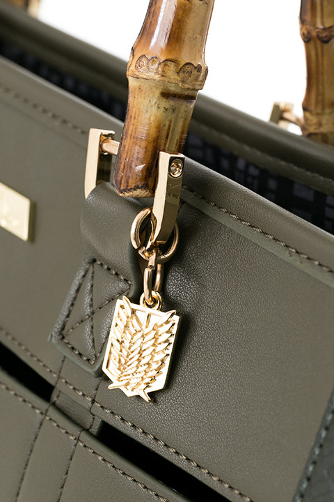 『進撃の巨人』コラボレーションアイテム リヴァイ モデル バッグ 15,800円(税別)(C)諫山創・講談社／「進撃の巨人」製作委員会