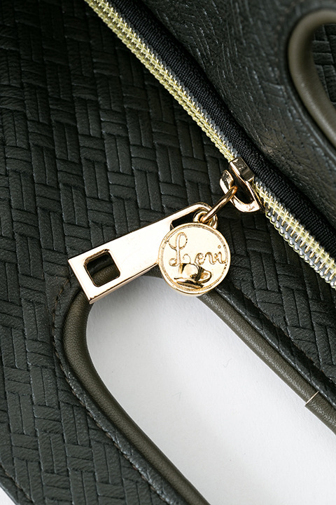 『進撃の巨人』コラボレーションアイテム リヴァイ モデル バッグ 15,800円(税別)(C)諫山創・講談社／「進撃の巨人」製作委員会