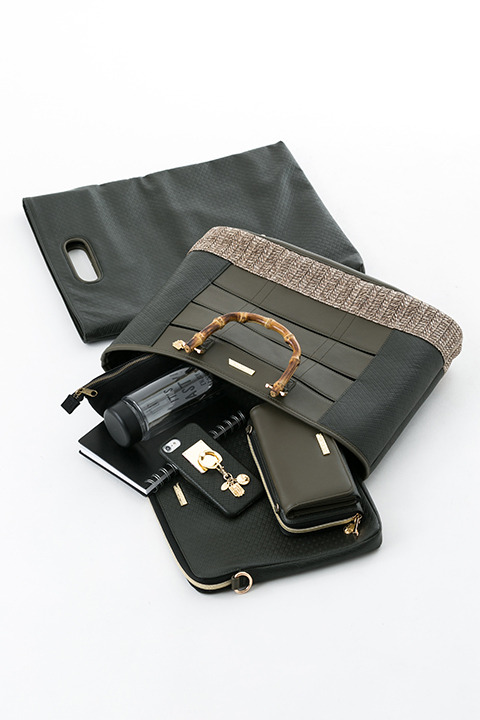 『進撃の巨人』コラボレーションアイテム リヴァイ モデル バッグ 15,800円(税別)(C)諫山創・講談社／「進撃の巨人」製作委員会