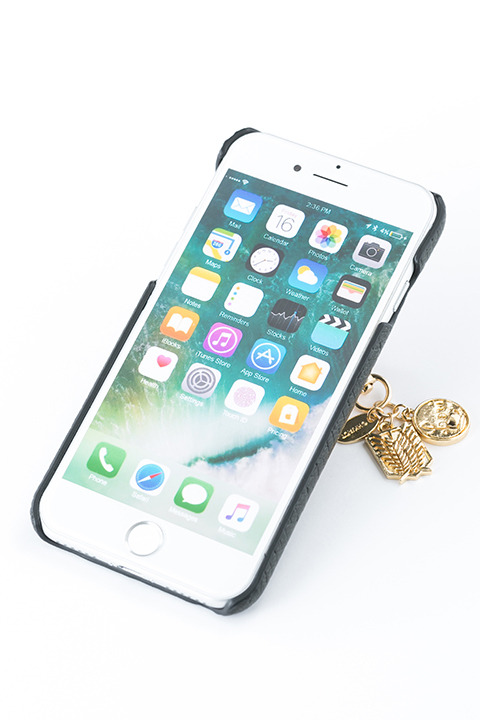 『進撃の巨人』コラボレーションアイテム リヴァイ モデル スマートフォンケース 5,200円(税別)(C)諫山創・講談社／「進撃の巨人」製作委員会