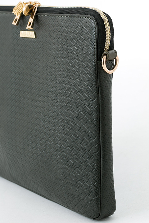 『進撃の巨人』コラボレーションアイテム リヴァイ モデル パソコンケース 5,800円(税別)(C)諫山創・講談社／「進撃の巨人」製作委員会