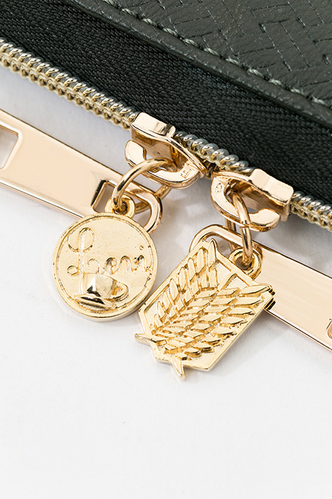 『進撃の巨人』コラボレーションアイテム リヴァイ モデル パソコンケース 5,800円(税別)(C)諫山創・講談社／「進撃の巨人」製作委員会