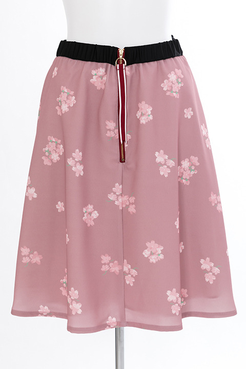 『カードキャプターさくら クリアカード編』コラボレーションアイテム「Pink Blooming」スカート／8,800円(税別)(C)CLAMP・ST/講談社・NEP・NHK