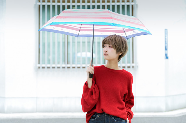 『おそ松さん』コラボレーション折り畳み傘 おそ松モデル 5,200円（税別）(C)赤塚不二夫／おそ松さん製作委員会