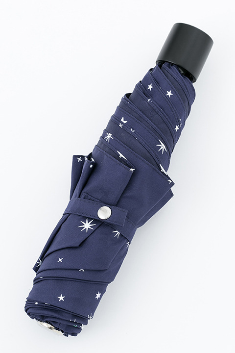 『おそ松さん』コラボレーション折り畳み傘 カラ松モデル 5,200円（税別）(C)赤塚不二夫／おそ松さん製作委員会