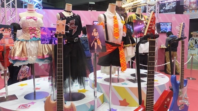 「バンドリ！」ライブ衣装展示＆ミッシェルも登場！ 思わず写真を撮りたくなるブース【AJ2018】