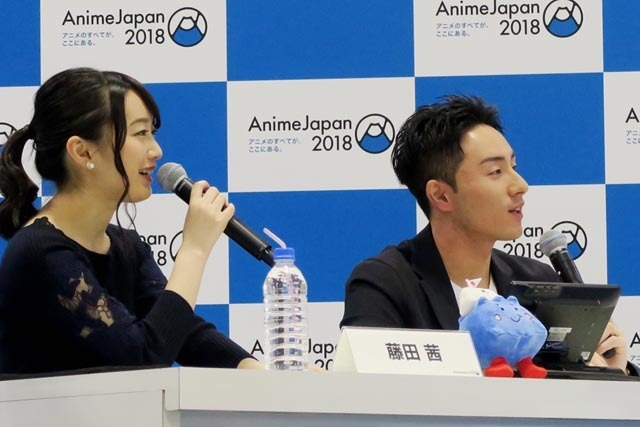 「オープニングセレモニー」より。左から藤田茜、鈴木崚汰