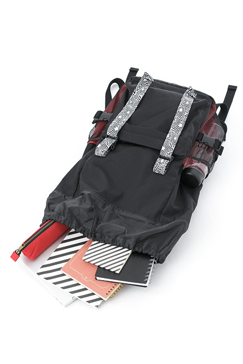 リュック 12,800円（税別）(C)ATLUS(C)SEGA All rights reserved.