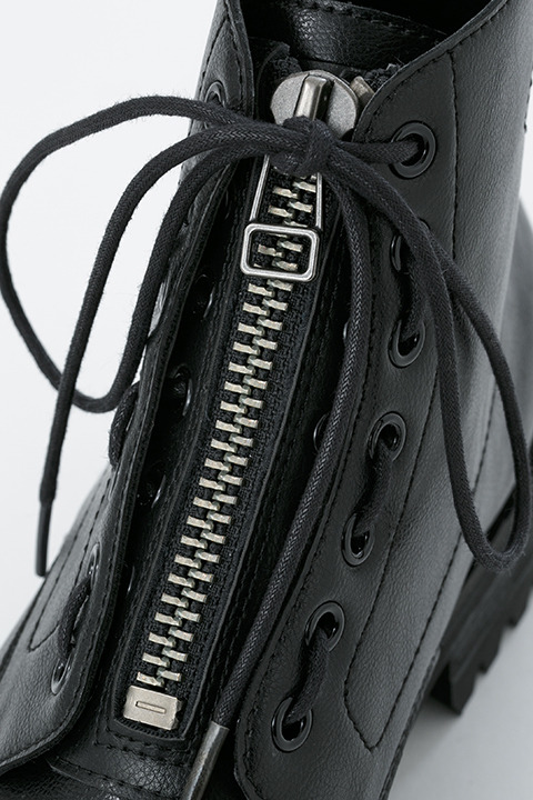 『ガールズ＆パンツァー最終章』コラボレーション 黒森峰女学園 モデル ブーツ／各24,800円(税別)(C)GIRLS und PANZER Finale Projekt