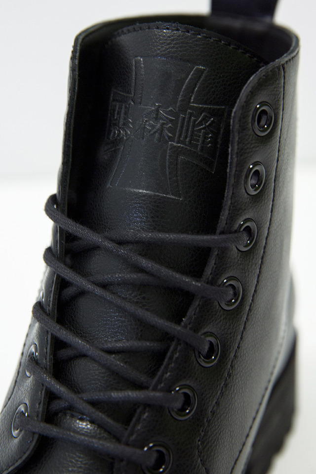 『ガールズ＆パンツァー最終章』コラボレーション 黒森峰女学園 モデル ブーツ／各24,800円(税別)(C)GIRLS und PANZER Finale Projekt