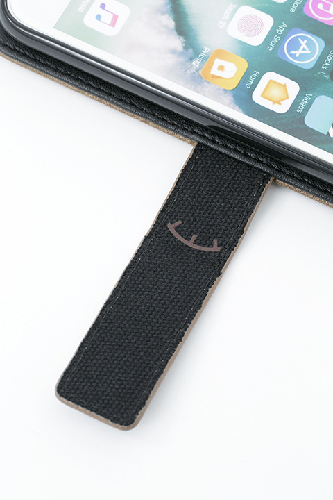 『ガールズ＆パンツァー最終章』コラボレーション 黒森峰女学園 モデル スマートフォンケース／各5,200円(税別)(C)GIRLS und PANZER Finale Projekt