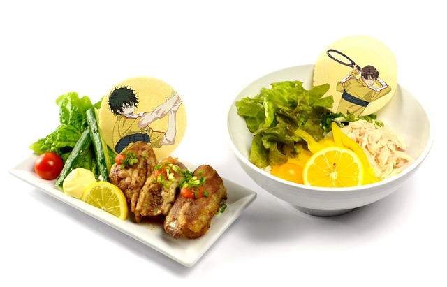 「新テニスの王子様 立海祭り in J-WORLD TOKYO」柳、切原のさっぱりサラダフォーと焼肉カルビのせ特製いなり寿司セット (1,080 円) (C)許斐 剛／集英社・ＮＡＳ・新テニスの王子様プロジェクト