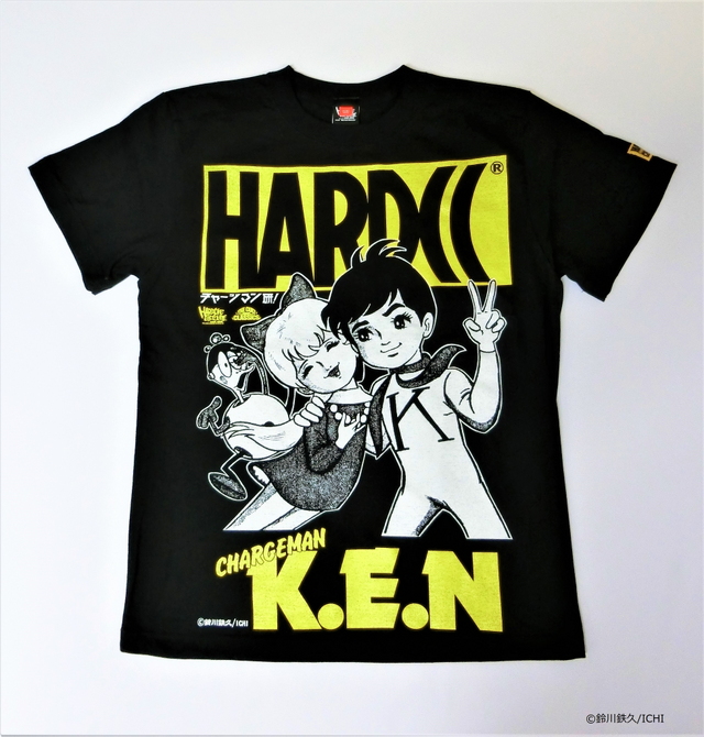 「チャージマン研!（ジュラルブラック）」Tシャツ 4,100円（税込）(C)鈴川鉄久/ICHI