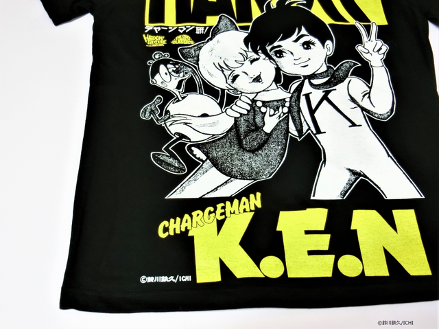 「チャージマン研!（ジュラルブラック）」Tシャツ 4,100円（税込）(C)鈴川鉄久/ICHI