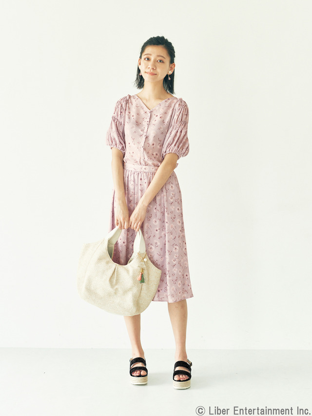 春組 フラワープリントブラウス 4590円（税抜）春組 フラワープリントスカート 5990円(C)Liber Entertainment Inc.produced by CHORD co.,ltd.