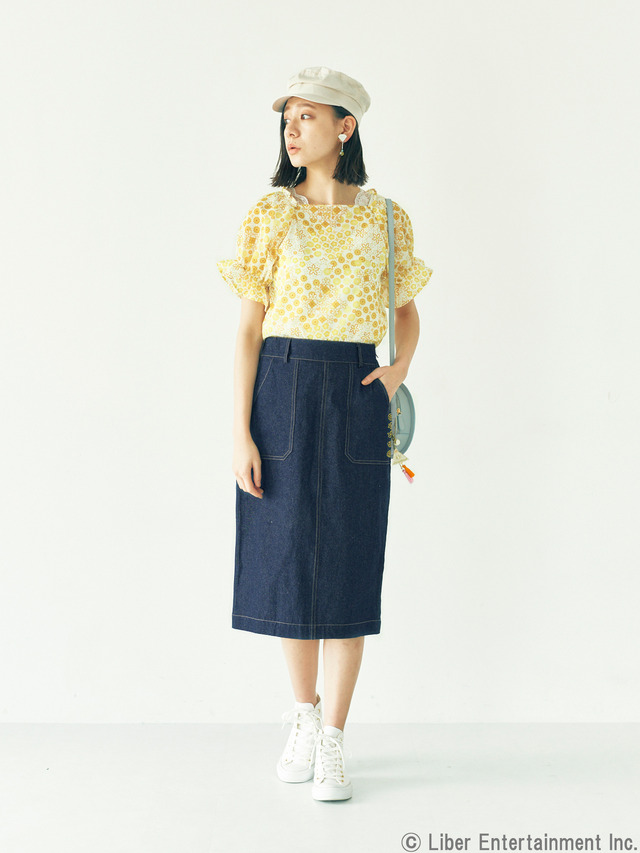 夏組フラワープリントブラウス 4590円（税抜）夏組  デニムタイトスカート 4990円(C)Liber Entertainment Inc.produced by CHORD co.,ltd.