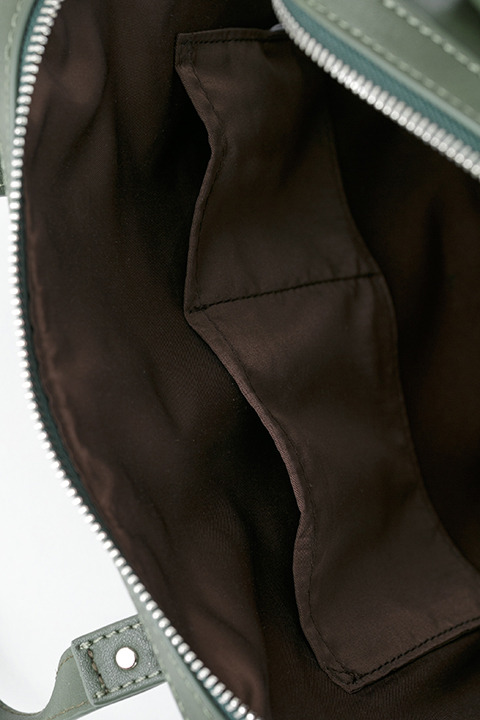 『進撃の巨人』コラボレーション 調査兵団モデル リュック 12,800円（税別）(C)諫山創・講談社／「進撃の巨人」製作委員会