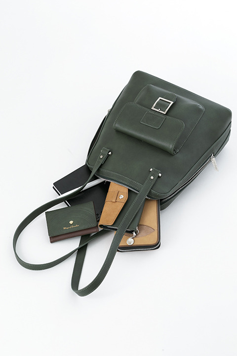 『進撃の巨人』コラボレーション 調査兵団モデル リュック 12,800円（税別）(C)諫山創・講談社／「進撃の巨人」製作委員会