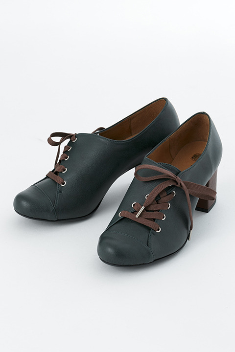 『進撃の巨人』コラボレーション 調査兵団モデル シューズ 17,800円（税別）(C)諫山創・講談社／「進撃の巨人」製作委員会