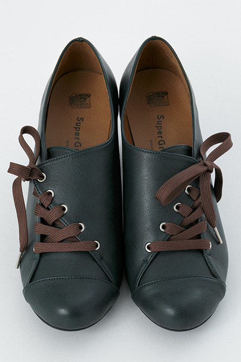 『進撃の巨人』コラボレーション 調査兵団モデル シューズ 17,800円（税別）(C)諫山創・講談社／「進撃の巨人」製作委員会