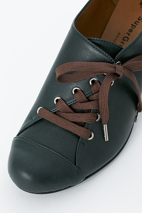 『進撃の巨人』コラボレーション 調査兵団モデル シューズ 17,800円（税別）(C)諫山創・講談社／「進撃の巨人」製作委員会