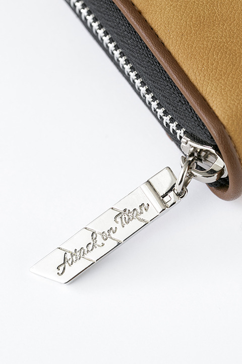 『進撃の巨人』コラボレーション 調査兵団モデル 長財布 9,800円（税別）(C)諫山創・講談社／「進撃の巨人」製作委員会