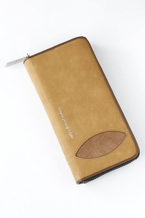 『進撃の巨人』コラボレーション 調査兵団モデル 長財布 9,800円（税別）(C)諫山創・講談社／「進撃の巨人」製作委員会