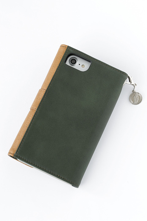 『進撃の巨人』コラボレーション 調査兵団モデル スマートフォンケース 5,000円（税別）(C)諫山創・講談社／「進撃の巨人」製作委員会