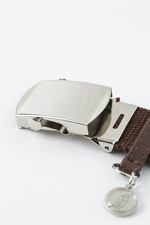 『進撃の巨人』コラボレーション 調査兵団モデル ベルト 6,800円（税別）(C)諫山創・講談社／「進撃の巨人」製作委員会