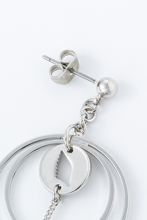 『進撃の巨人』コラボレーション 調査兵団モデル ピアス＆イヤリング 6,800円（税別）(C)諫山創・講談社／「進撃の巨人」製作委員会