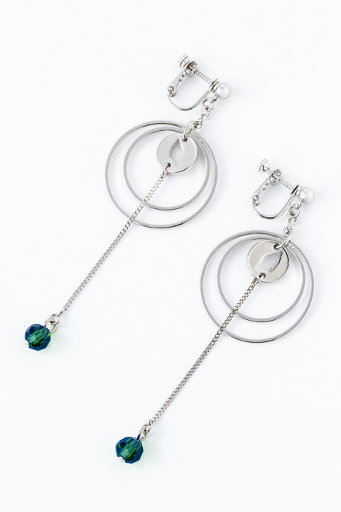 『進撃の巨人』コラボレーション 調査兵団モデル ピアス＆イヤリング 6,800円（税別）(C)諫山創・講談社／「進撃の巨人」製作委員会