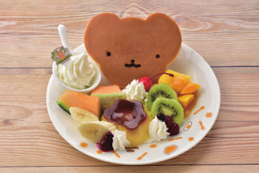 「カードキャプターさくらクリアカード編 ケロちゃんカフェ」ケロちゃんパンケーキ プリンアラモード 【価格】1,680円（税別）  (C)CLAMP・ST/講談社・NEP・NHK