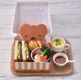 「カードキャプターさくらクリアカード編 ケロちゃんカフェ」ケロちゃんパンケーキ スーベニアボックス（ランチボックス付）  (C)CLAMP・ST/講談社・NEP・NHK