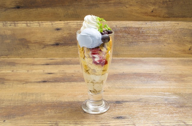 「セガコラボカフェ Fate/EXTRA Last Encore」デザートメニュー  各1,000円（税込）リンとラニのパフェ(C)TYPE-MOON / Marvelous, Aniplex, Notes, SHAFT  (C)SEGA