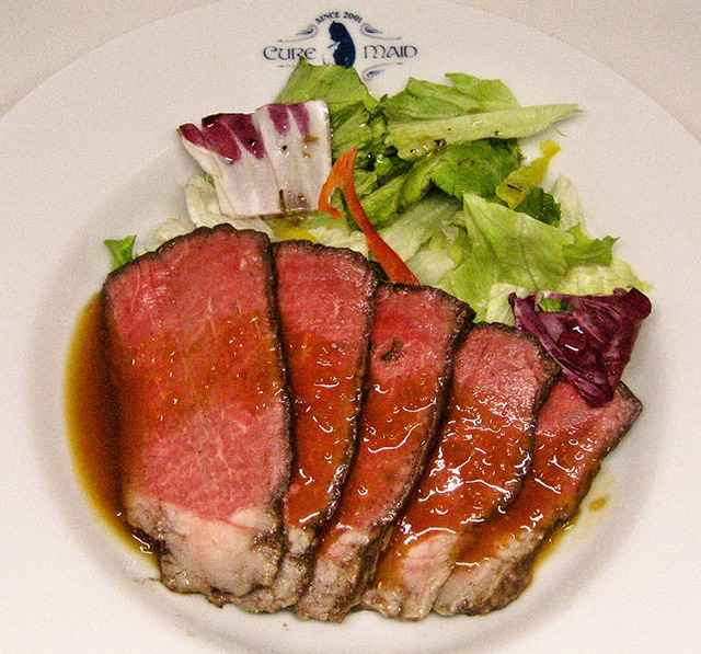 「パシフィック・クリサリス号のブッフェのメインディッシュ ローストビーフ」1,500円(税抜)(C)賀東招二・四季童子／KADOKAWA／FMP!4