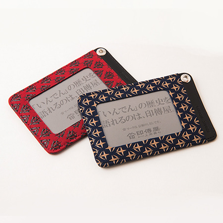 「甲州印伝×機動戦士ガンダム」パスケース各4,800円（+税）(C)創通・サンライズ