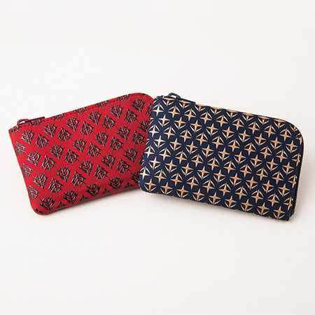 「甲州印伝×機動戦士ガンダム」小銭入れ各2,500円（+税）(C)創通・サンライズ